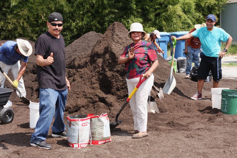 2019-09 STH People Thumbs Up at Compost WEB.jpg